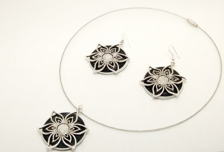 Nagy virágos fekete szett - Ár: 2.490 Ft